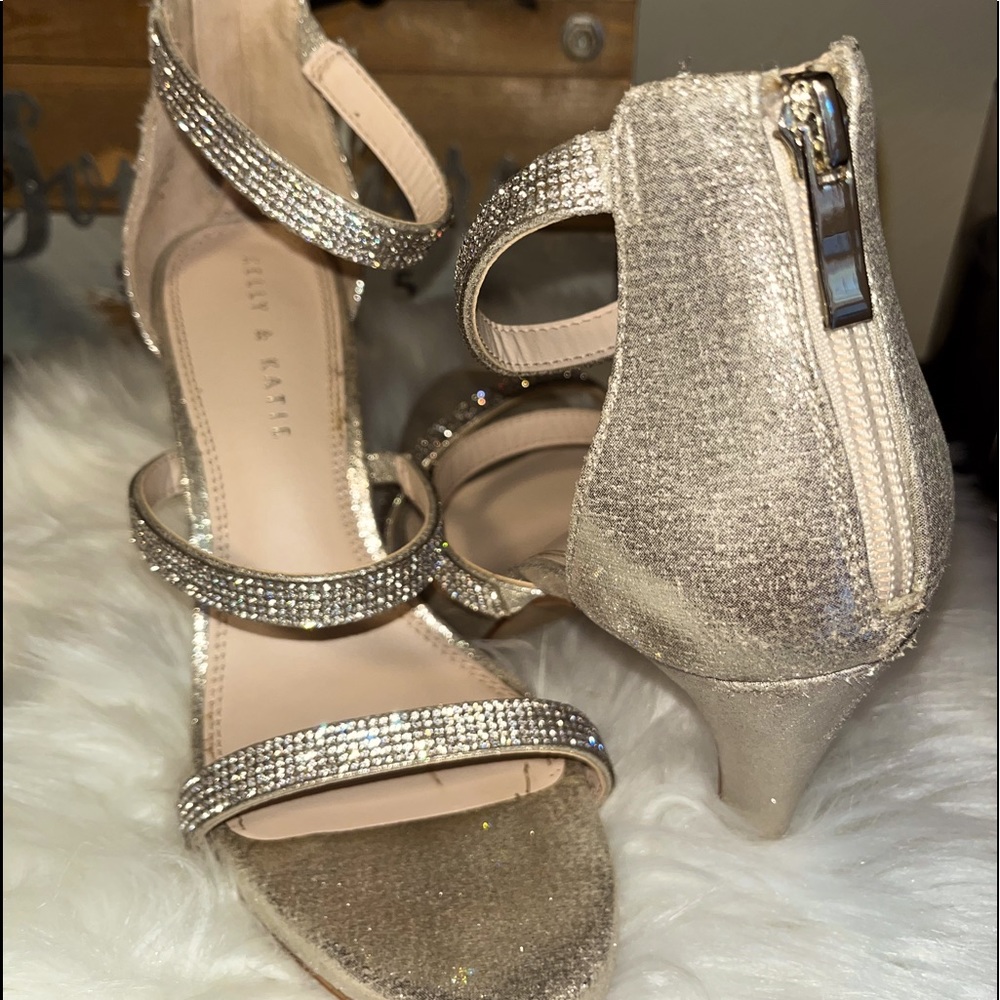 Kelly & Katie gold and Rhinestone high heels.  Size 8.5 Beautiful Shoe!